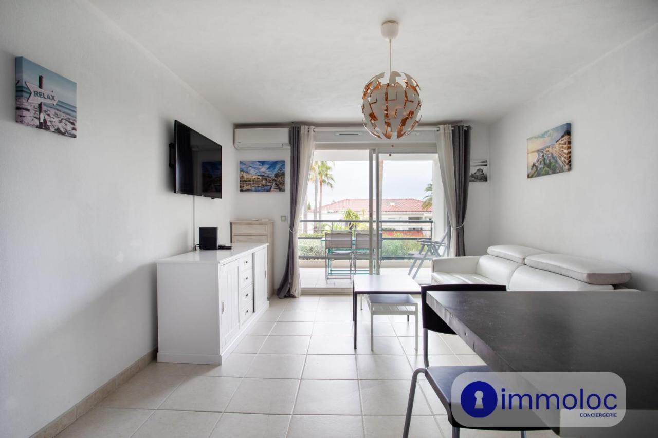 Air-Conditioned Studio With Pool St Laurent Du Var Saint-Laurent-du-Var Extérieur photo