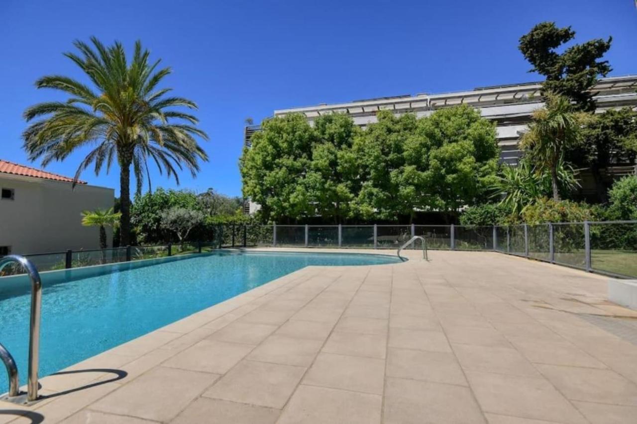 Air-Conditioned Studio With Pool St Laurent Du Var Saint-Laurent-du-Var Extérieur photo